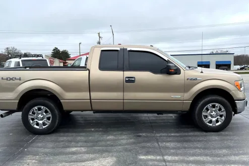 2011 Ford F-150 XLT photo 2