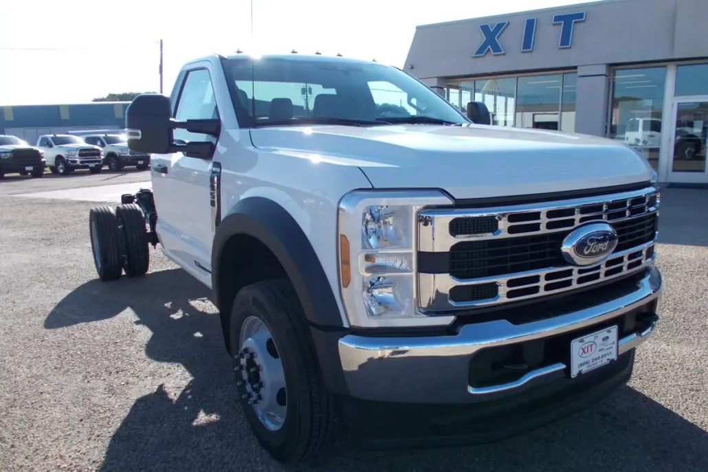2024 Ford F-550 photo 1