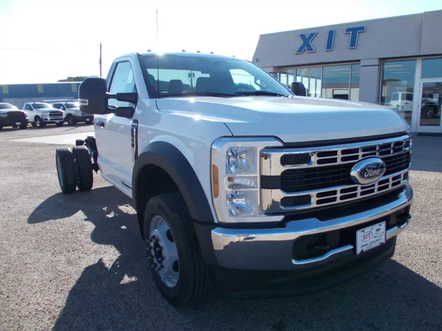2024 Ford F-550 photo 1