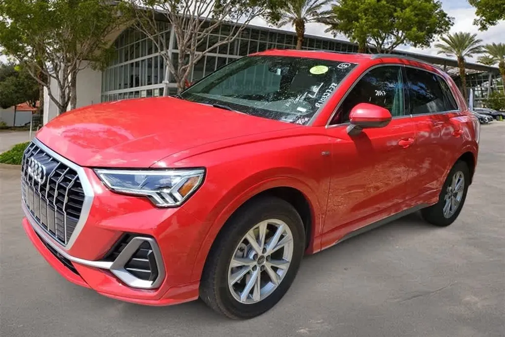2024 Audi Q3 S line Premium photo 1