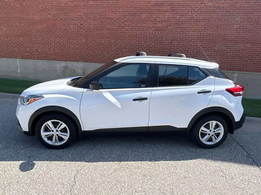 2019 Nissan Kicks S photo 1