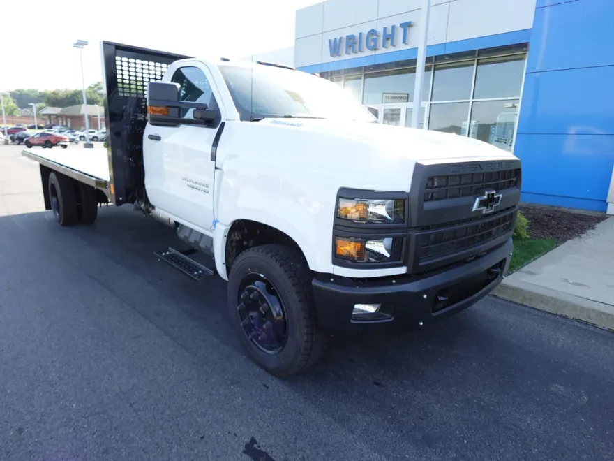 2024 Chevrolet Silverado 6500HD Work Truck photo 1