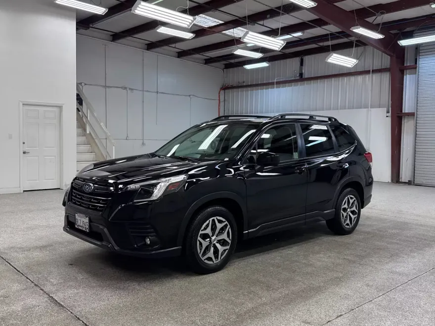 2024 Subaru Forester Premium Base photo 1