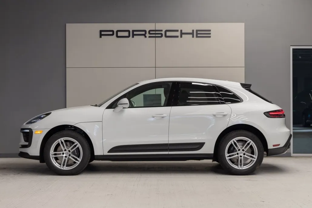 2025 Porsche Macan Base photo 1