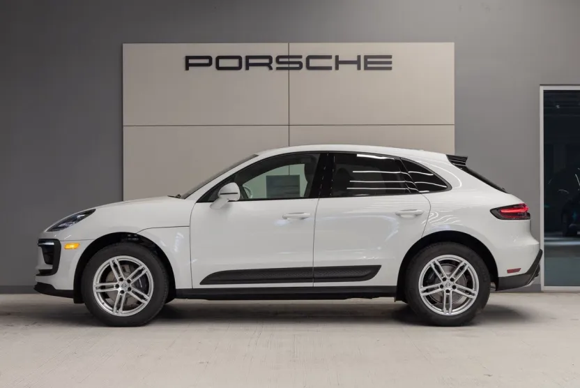 2025 Porsche Macan Base photo 1