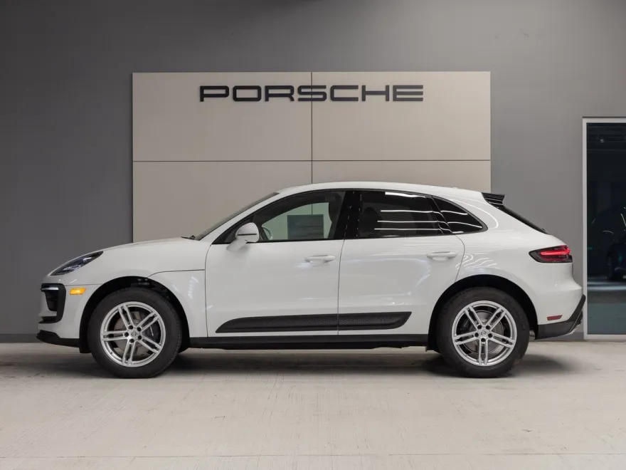 2025 Porsche Macan Base photo 1