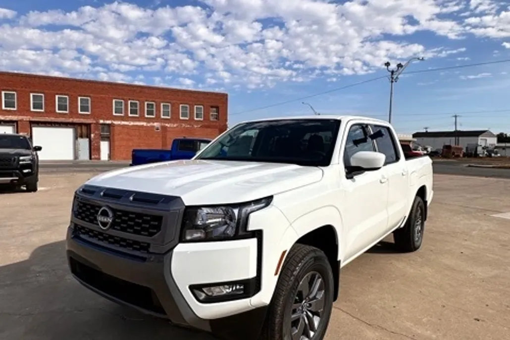 2025 Nissan Frontier SV photo 1