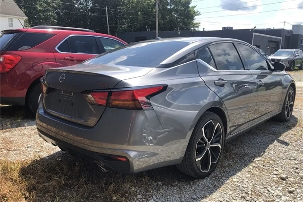 2025 Nissan Altima SR photo 1