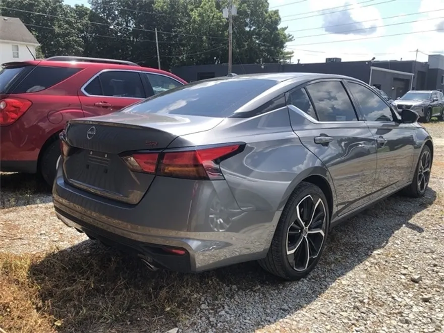 2025 Nissan Altima SR photo 1