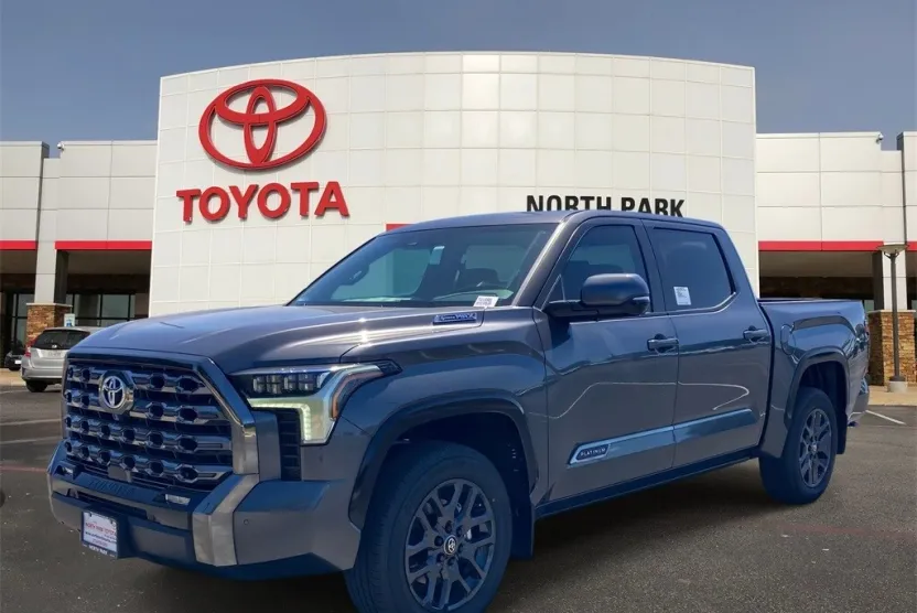 2026 Toyota Tundra Platinum photo 1