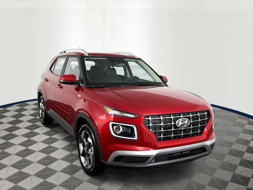 2024 Hyundai Venue Limited photo 1