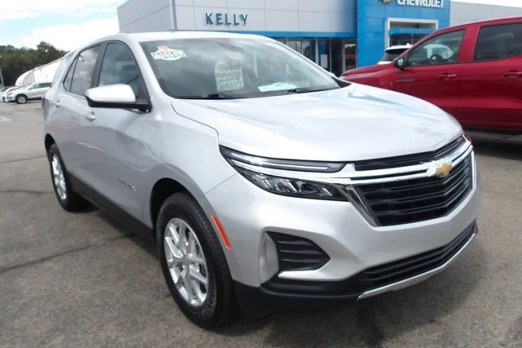 2022 Chevrolet Equinox LT photo 1