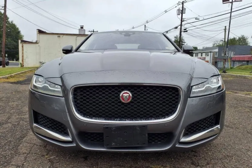 2017 Jaguar XF 35t Prestige photo 1