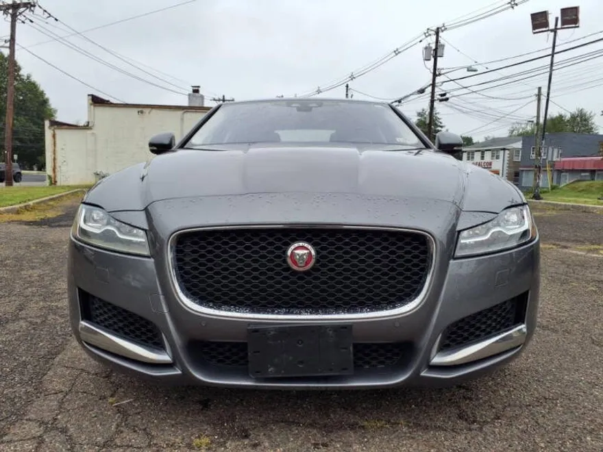 2017 Jaguar XF 35t Prestige photo 1