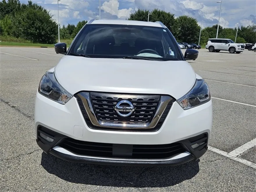 2020 Nissan Kicks SR photo 1