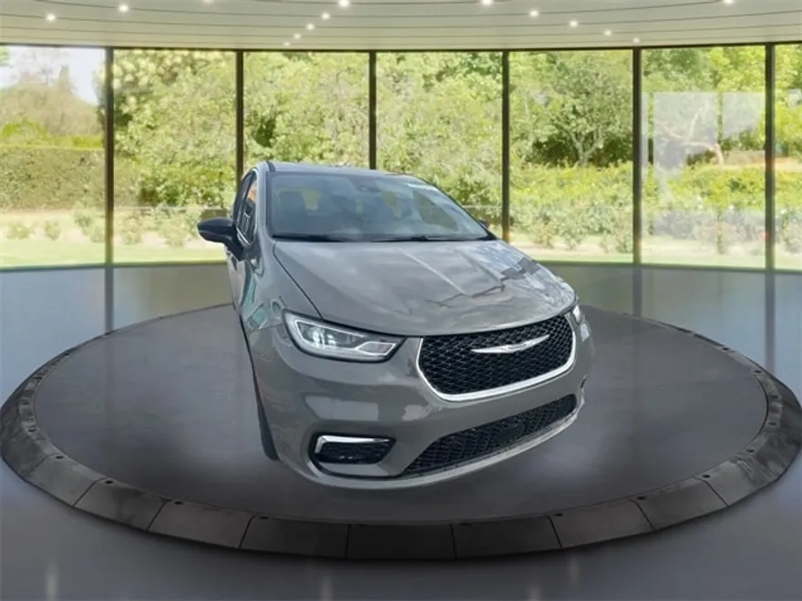 2025 Chrysler Pacifica photo 1