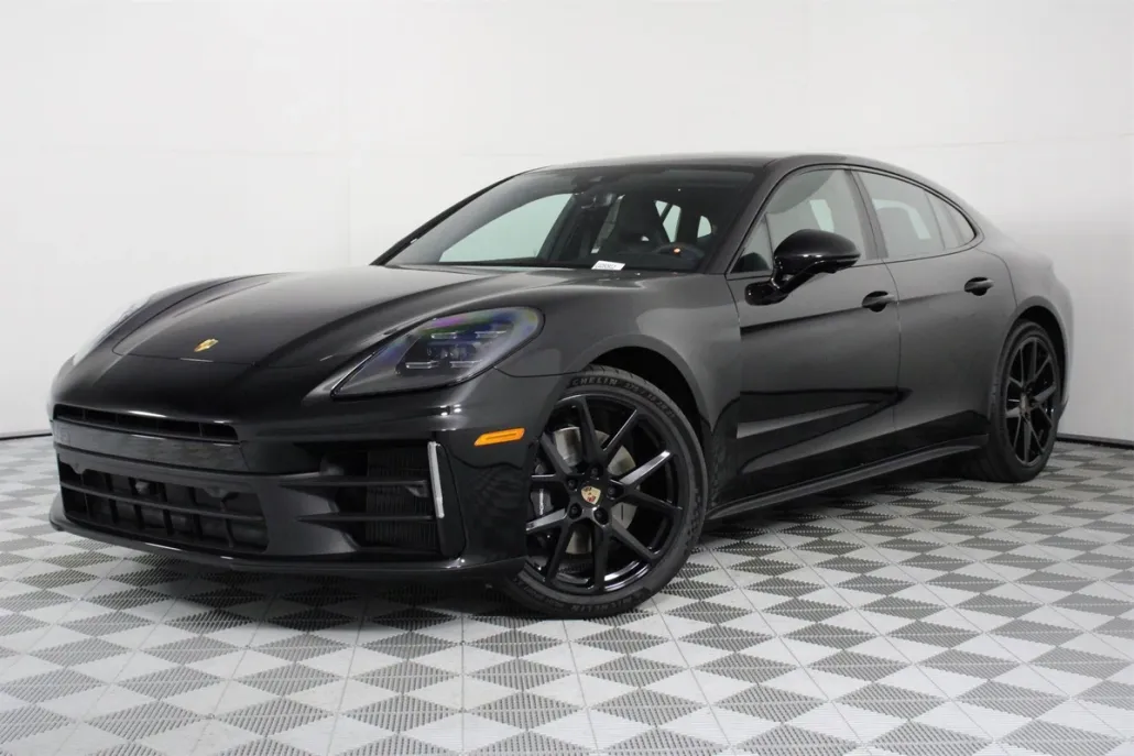 2025 Porsche Panamera 4 photo 1