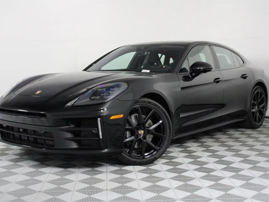2025 Porsche Panamera 4 photo 1