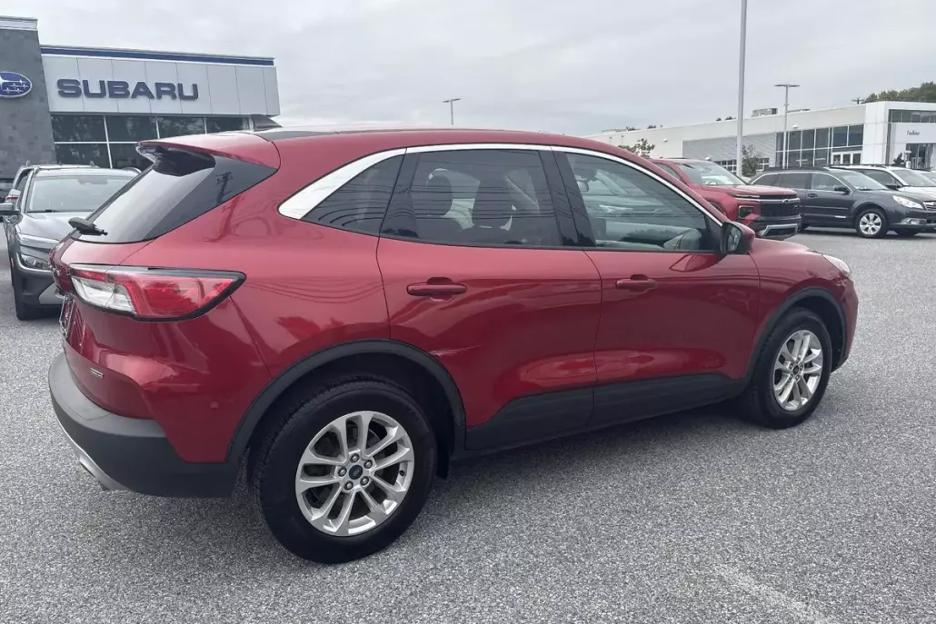 2021 Ford Escape SE Hybrid photo 1