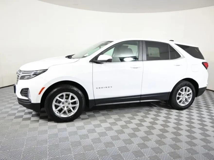 2022 Chevrolet Equinox LT photo 1