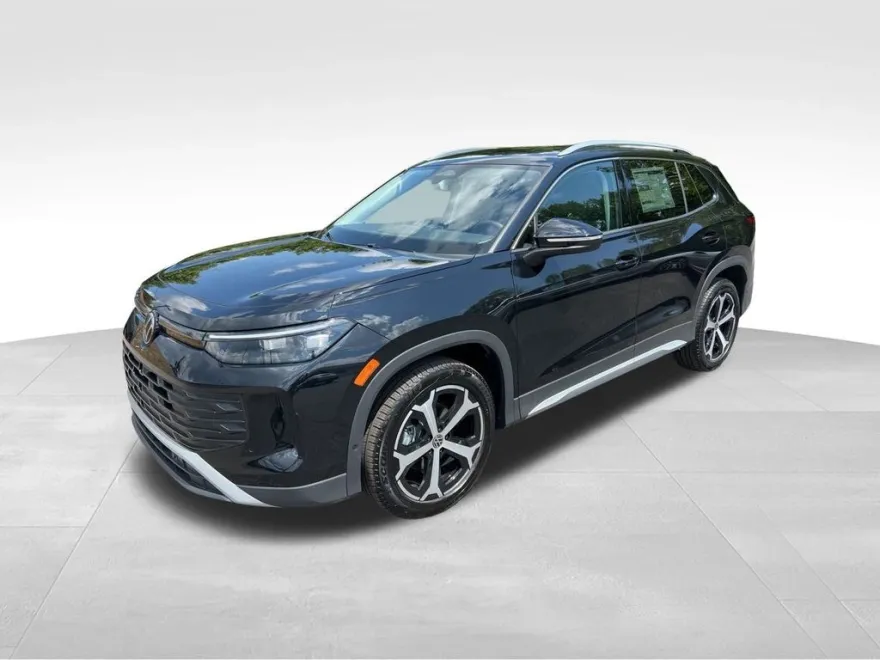 2025 Volkswagen Tiguan SE photo 1