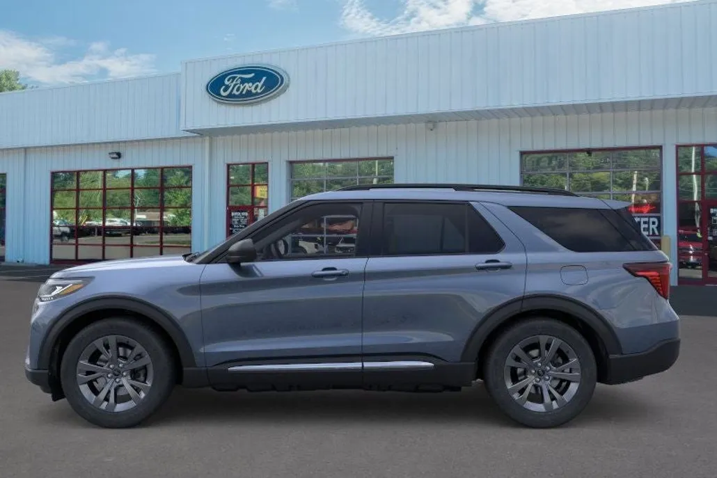 2025 Ford Explorer photo 1