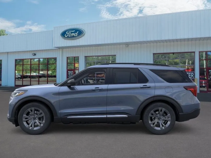 2025 Ford Explorer photo 1