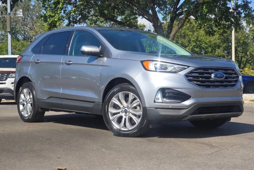 2021 Ford Edge Titanium photo 1