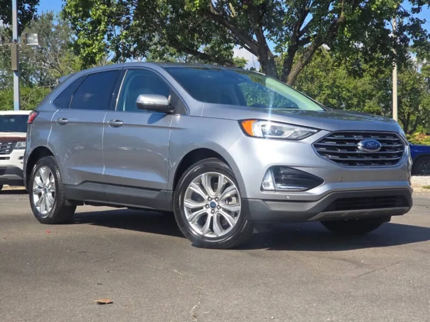 2021 Ford Edge Titanium photo 1