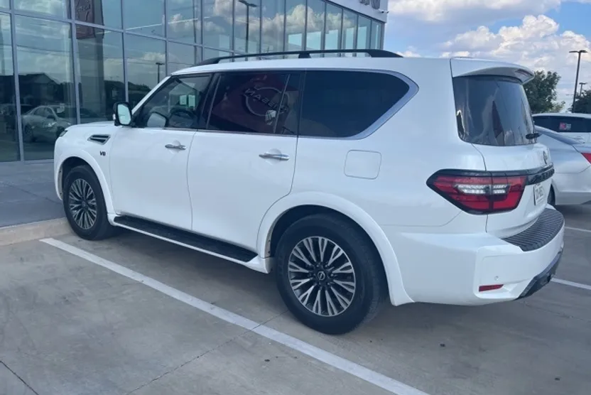 2022 Nissan Armada SL photo 1