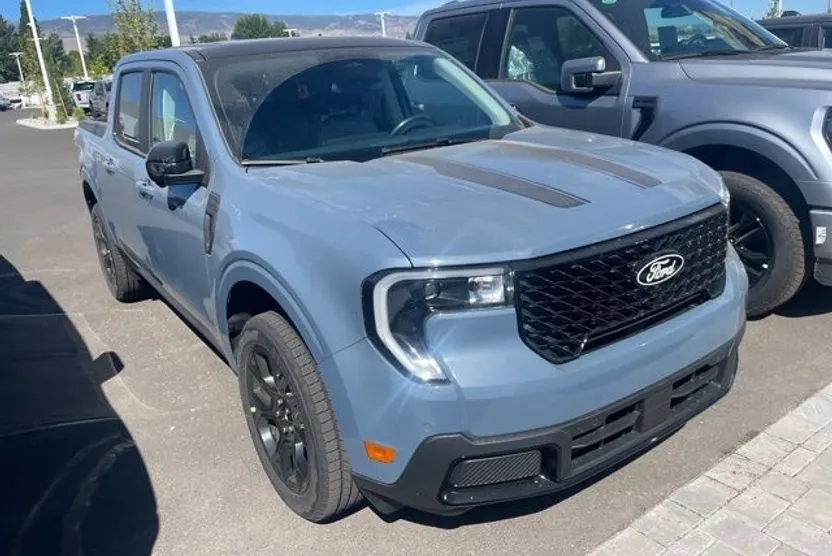 2025 Ford Maverick Lariat photo 1