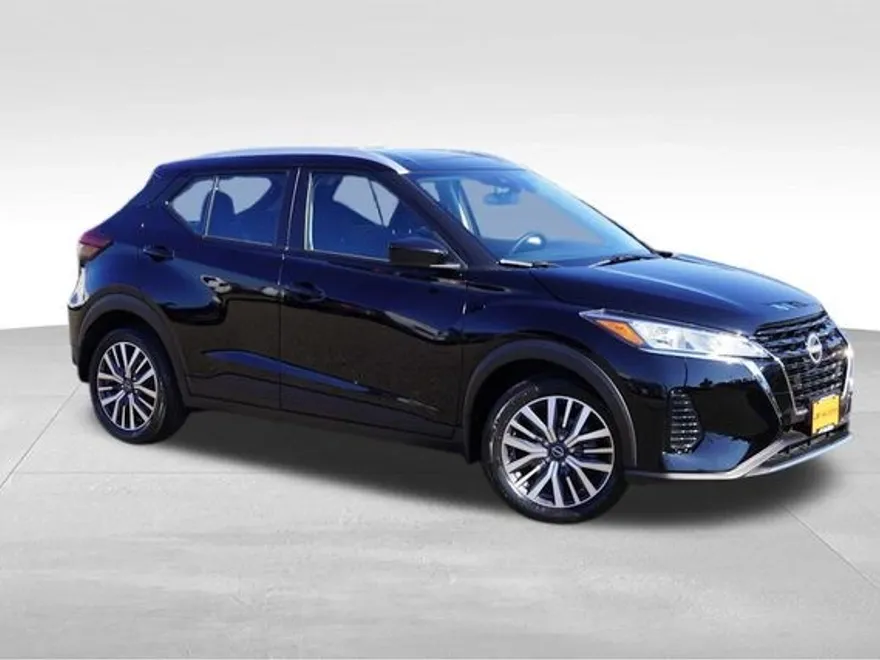 2023 Nissan Kicks SV photo 1