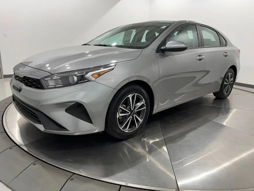 2023 Kia Forte LXS photo 1
