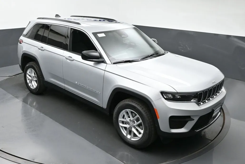 2025 Jeep Grand Cherokee Laredo X photo 1