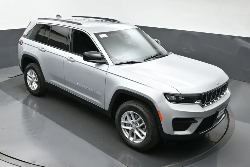 2025 Jeep Grand Cherokee Laredo X photo 1