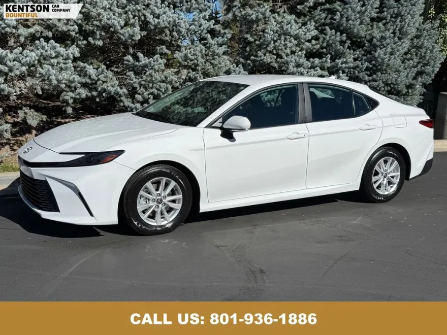 2025 Toyota Camry LE photo 1