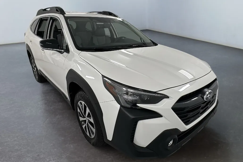 2025 Subaru Outback Premium photo 1
