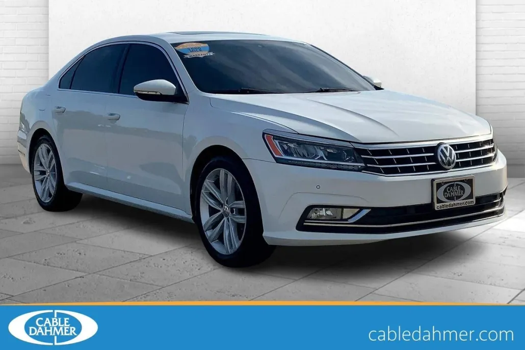 2018 Volkswagen Passat 2.0T SE photo 1
