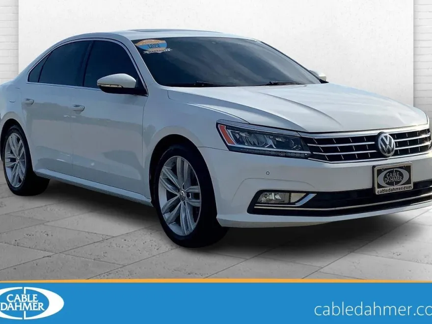 2018 Volkswagen Passat 2.0T SE photo 1