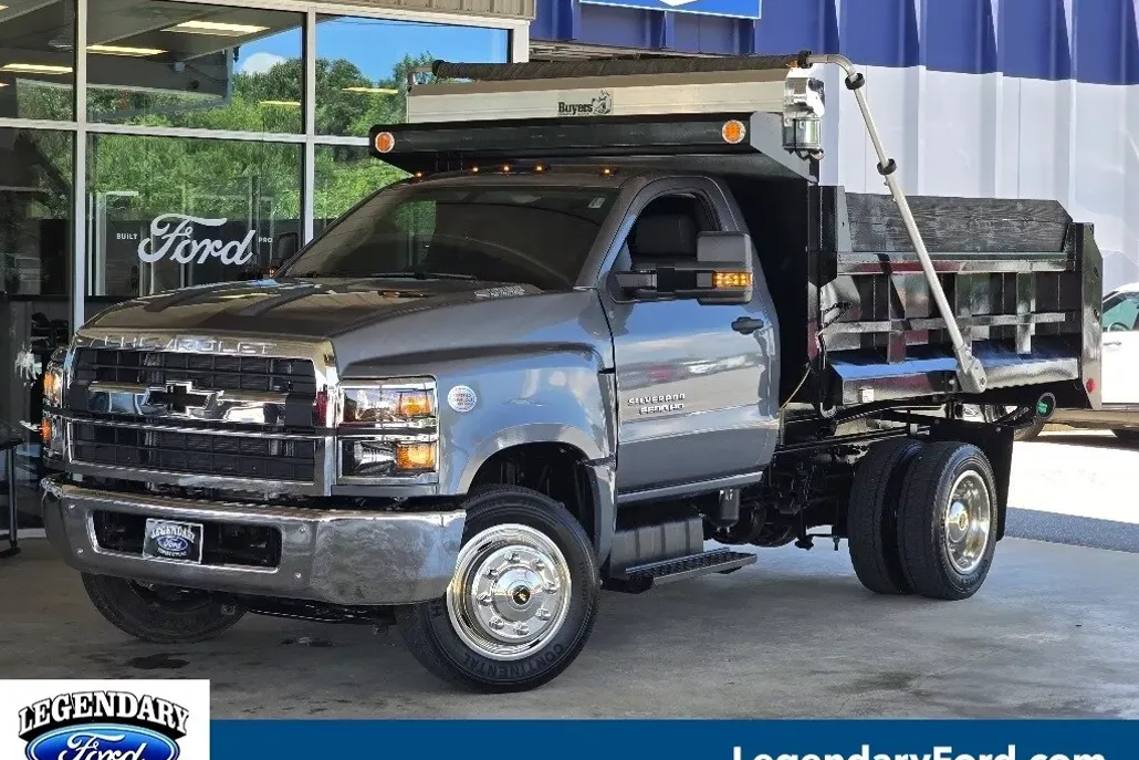 2022 Chevrolet Silverado 6500HD photo 1