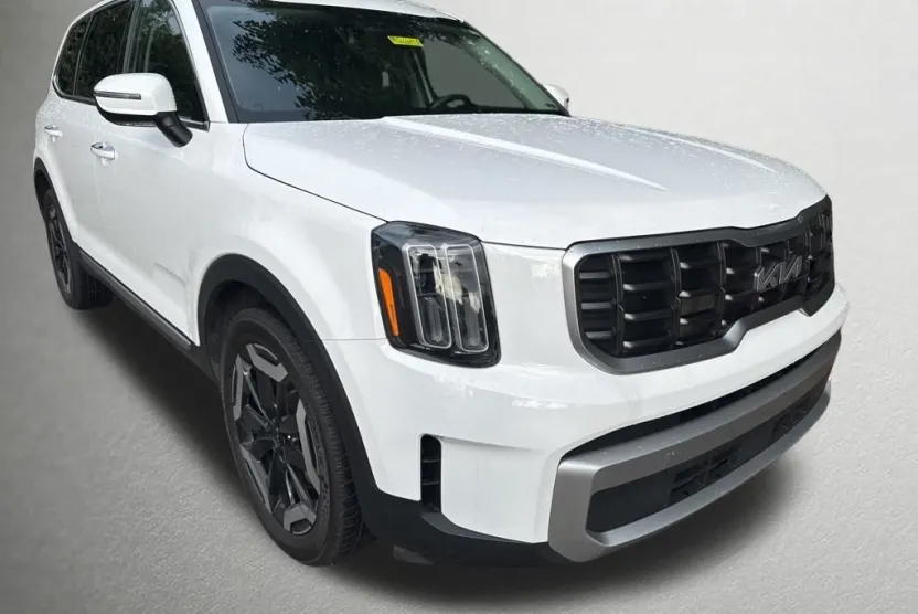 2023 Kia Telluride S photo 1