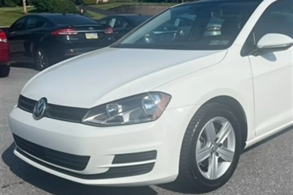2017 Volkswagen Golf TSI S photo 1