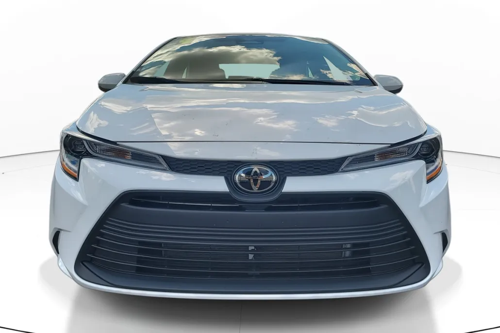 2024 Toyota Corolla LE photo 1
