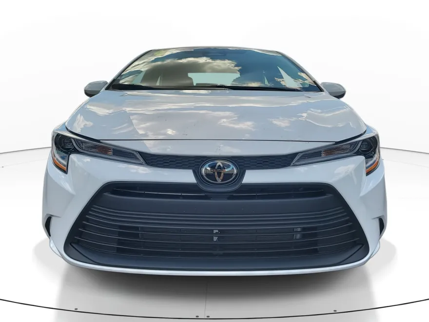 2024 Toyota Corolla LE photo 1