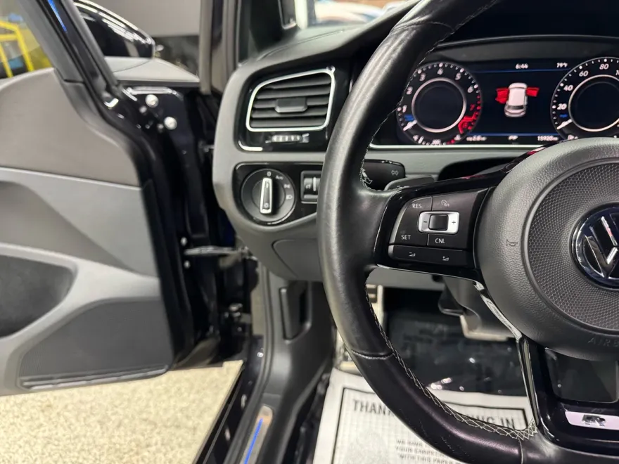 2018 Volkswagen Golf R Base photo 23