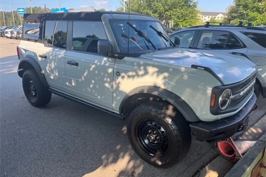 2021 Ford Bronco Base photo 1