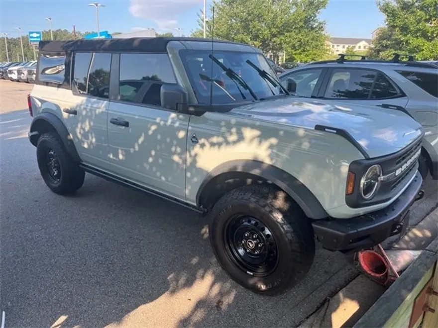 2021 Ford Bronco Base photo 1