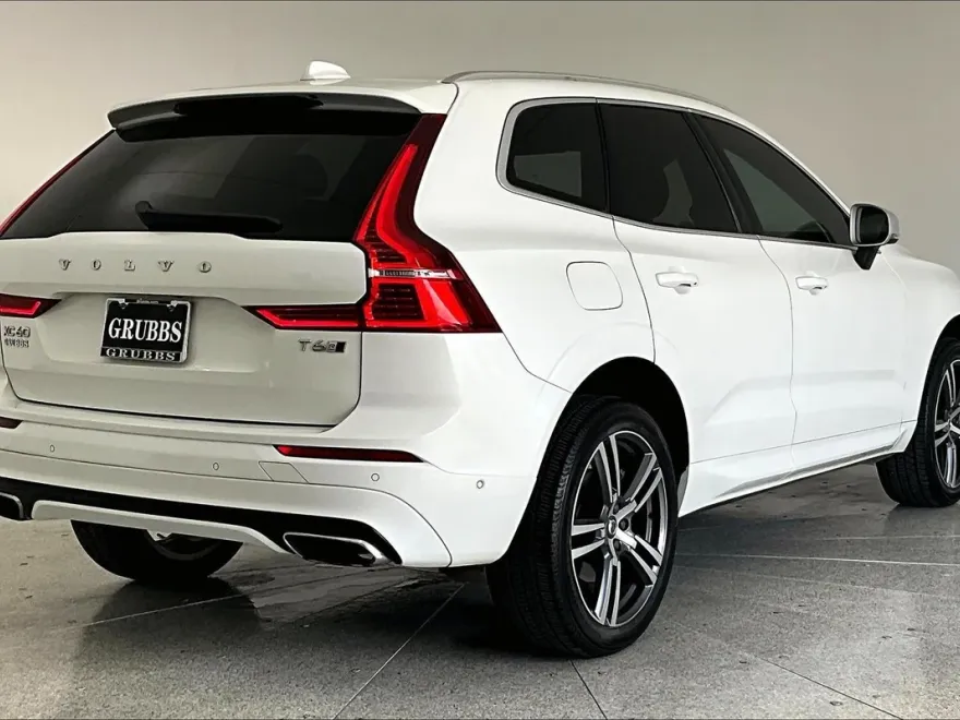 2018 Volvo XC60 R-Design photo 1