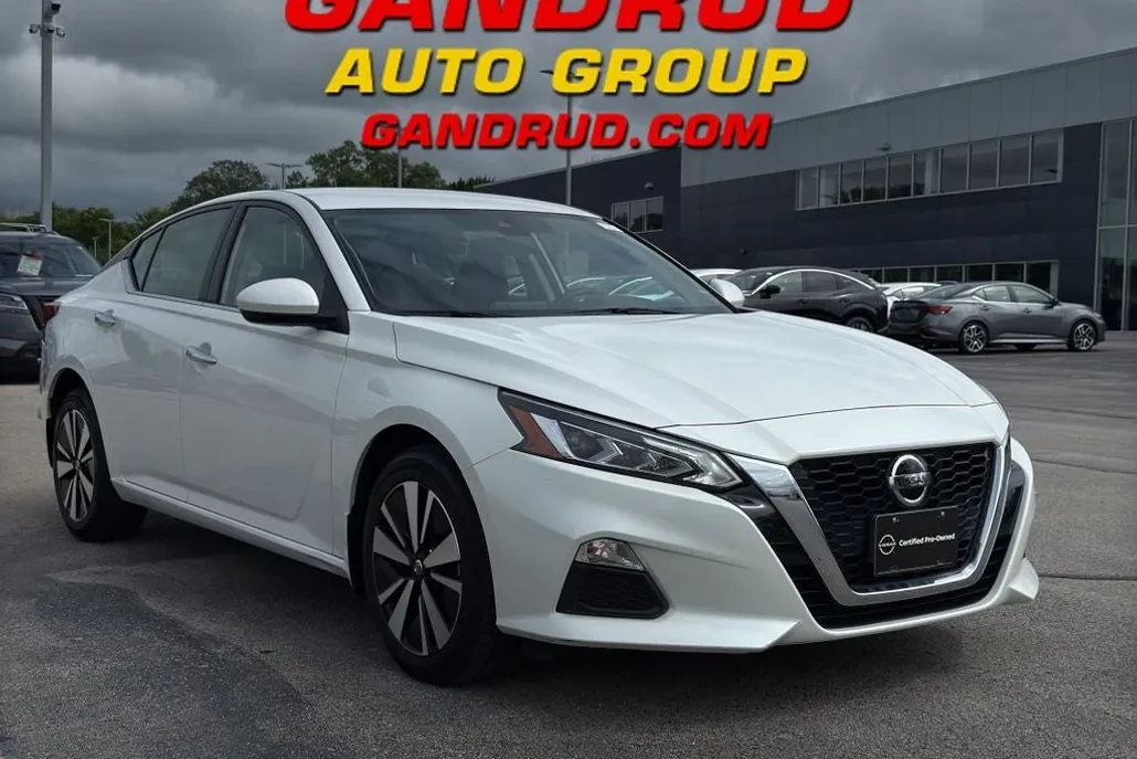 2022 Nissan Altima 2.5 SV photo 1
