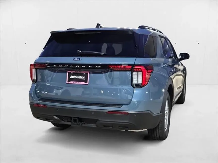 2025 Ford Explorer photo 1